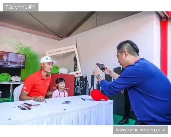 水晶宫足球俱乐部官网提供球迷互动社区和粉丝活动信息