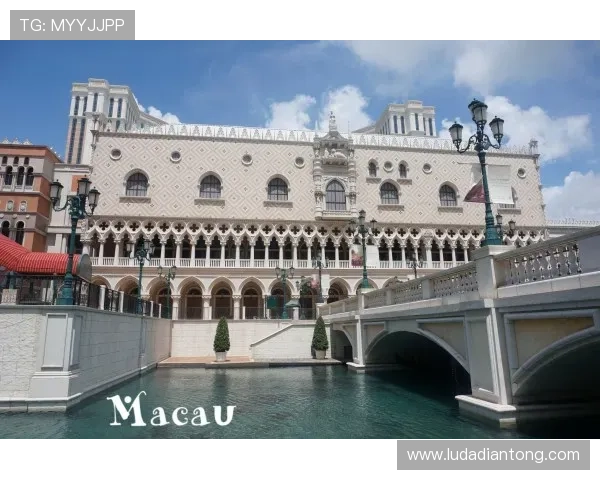 探索澳门渔人码头的多样玩法指南,带你玩转主题公园、购物中心和夜生活 探索澳门渔人码头的多样玩法指南,带你玩转主题公园、购物中心和夜生活